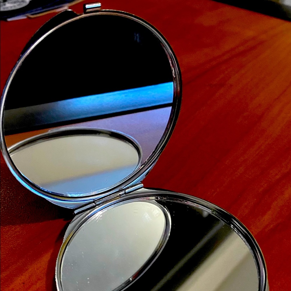 Compact Mirror
